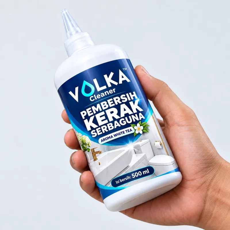 Botol VOLKA Cleaner 500 ml dipegang tangan